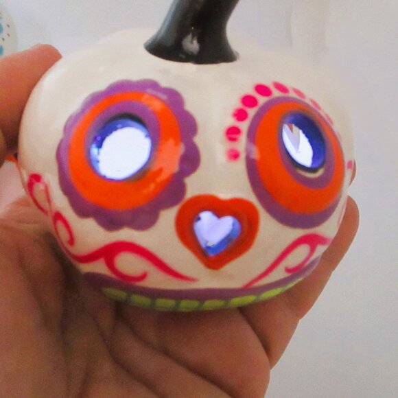 Day Of The Dead LED Pumpkin &Hanging Skull Decor With Colorful Ribbons - Picture 2 of 3